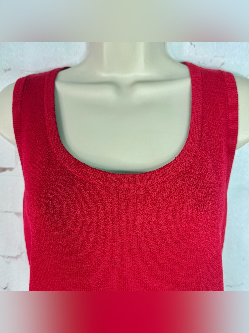 ST. JOHN Sport Santana Knit Red Shell Size Small Scoop Neck Sleeveless Tank - Picture 8 of 14